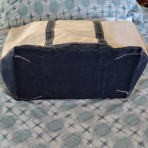 Vintage L.L. Bean Tan and Navy Blue Travel Bag with Minimalist Design - Picture 4 of 13